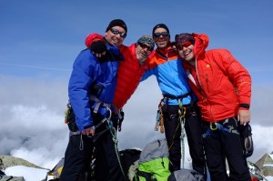 Ein Gruppenfoto auf einem der Gipfel der Berninagruppe